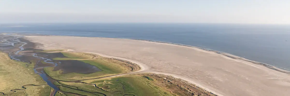 Küste St. Peter-Ording Luftaufnahme des Strandes von St. Peter-Ording mit der Nordsee.