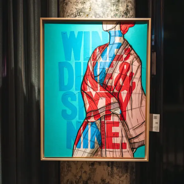 Urban Nature Art Ein abstraktes, buntes Bild mit der Aufschrift "Wine, dine and sixty nine."